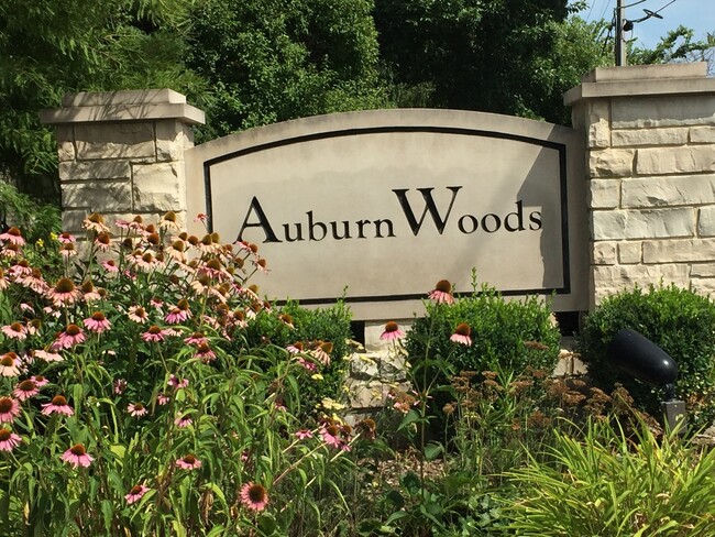 Foto del edificio - 859 N Auburn Woods Dr