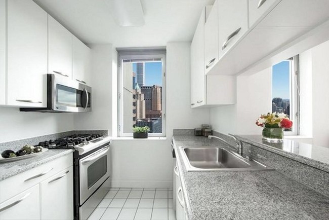 Building Photo - 221-151 E 44th St