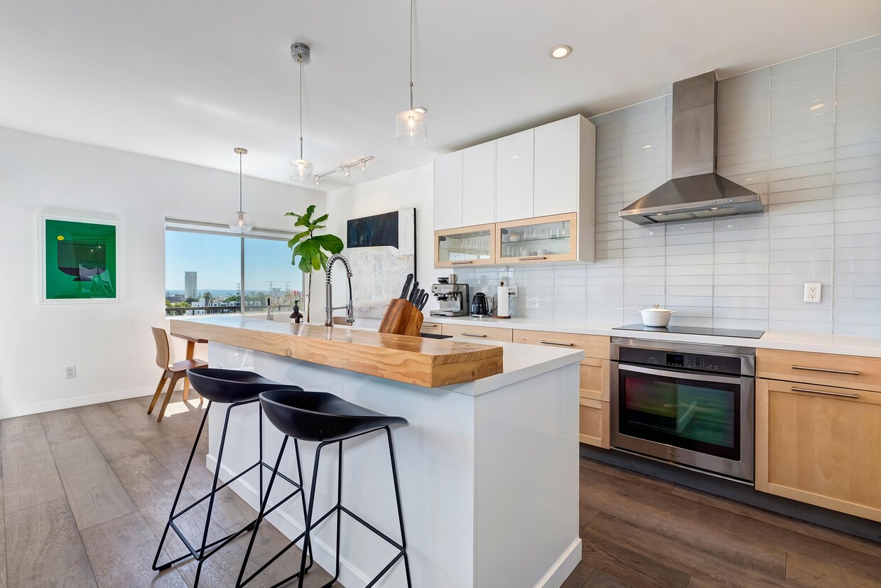 Foto principal - 1115 S Elm Dr