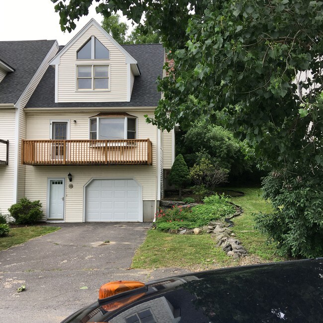 28 Mahogany Run Unit Condo, Leominster, MA 01453 Condo for Rent in Leominster, MA