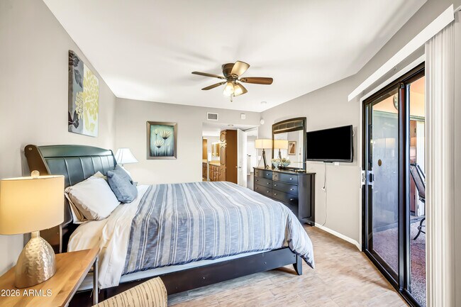 Foto del edificio - 12212 N Paradise Vlg Pkwy S