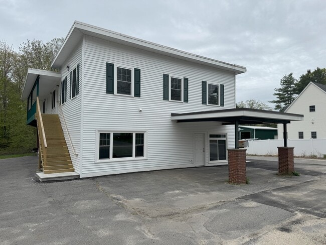 Building Photo - 162 Narragansett St