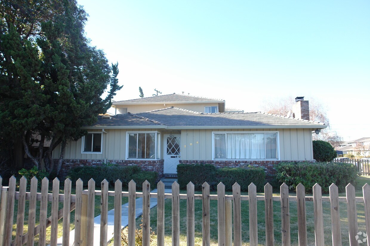 Primary Photo - 204 Washington St
