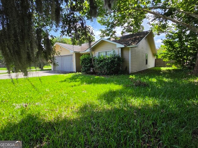Building Photo - 127 Summerfield Dr