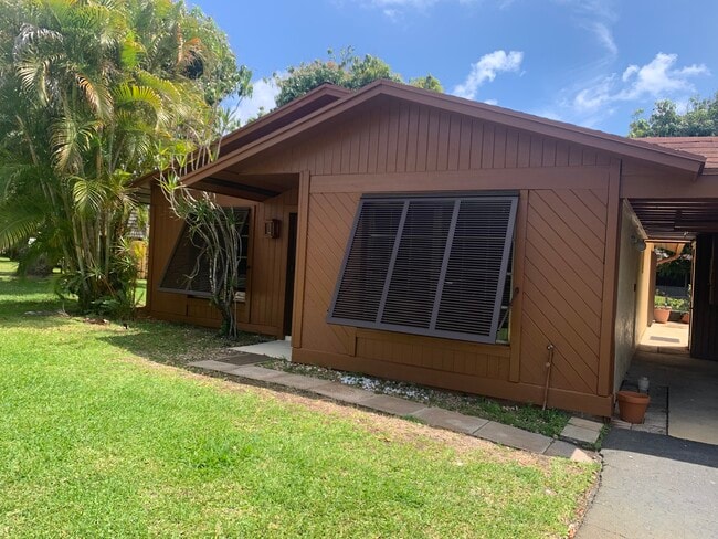 Building Photo - 558 SE 28th Ave