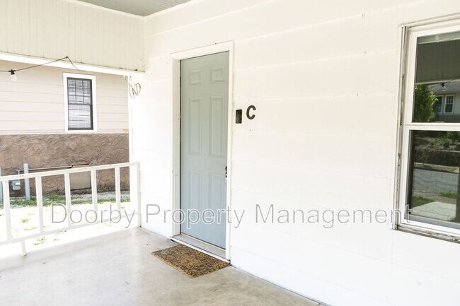 Foto del edificio - 1605 Duncan Ave
