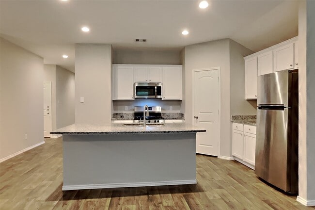 Building Photo - 7139 St Kitts Dr