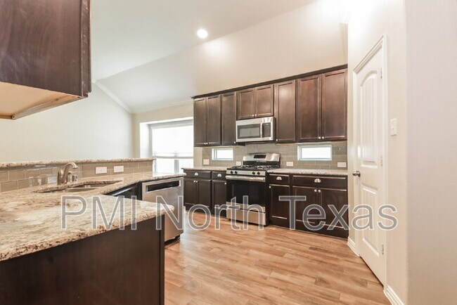Building Photo - 2124 Austin Ln