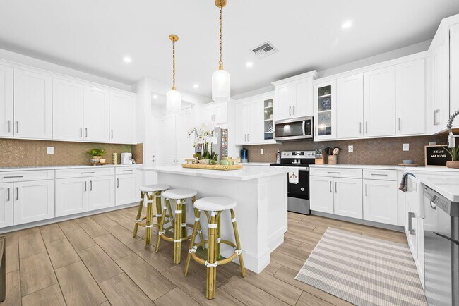 Foto del edificio - 6819 Pointe of Woods Dr