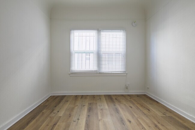 Foto del edificio - Newly Remodeled Studio Apartment