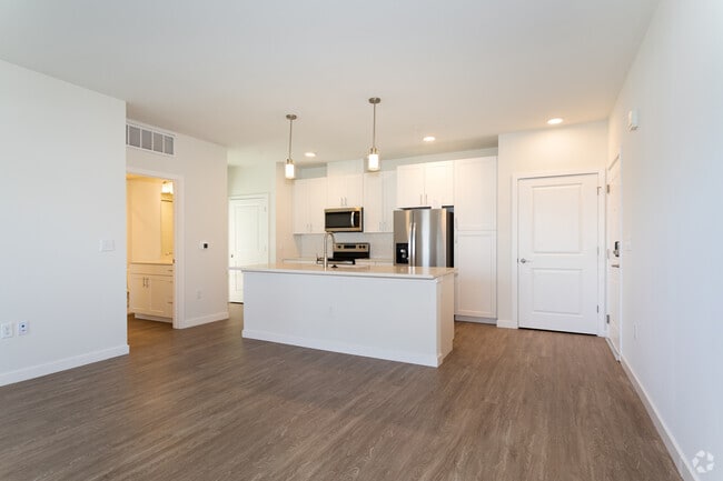 A2 1BR, 1BA - 774SF - Emblem Gateway