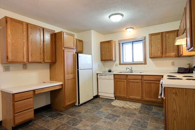 Apartamento Parkwest Gardens de Fargo, Dakota del Norte | Cocina - Parkwest Gardens