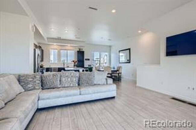 Foto del edificio - 1681 West 67th Cir