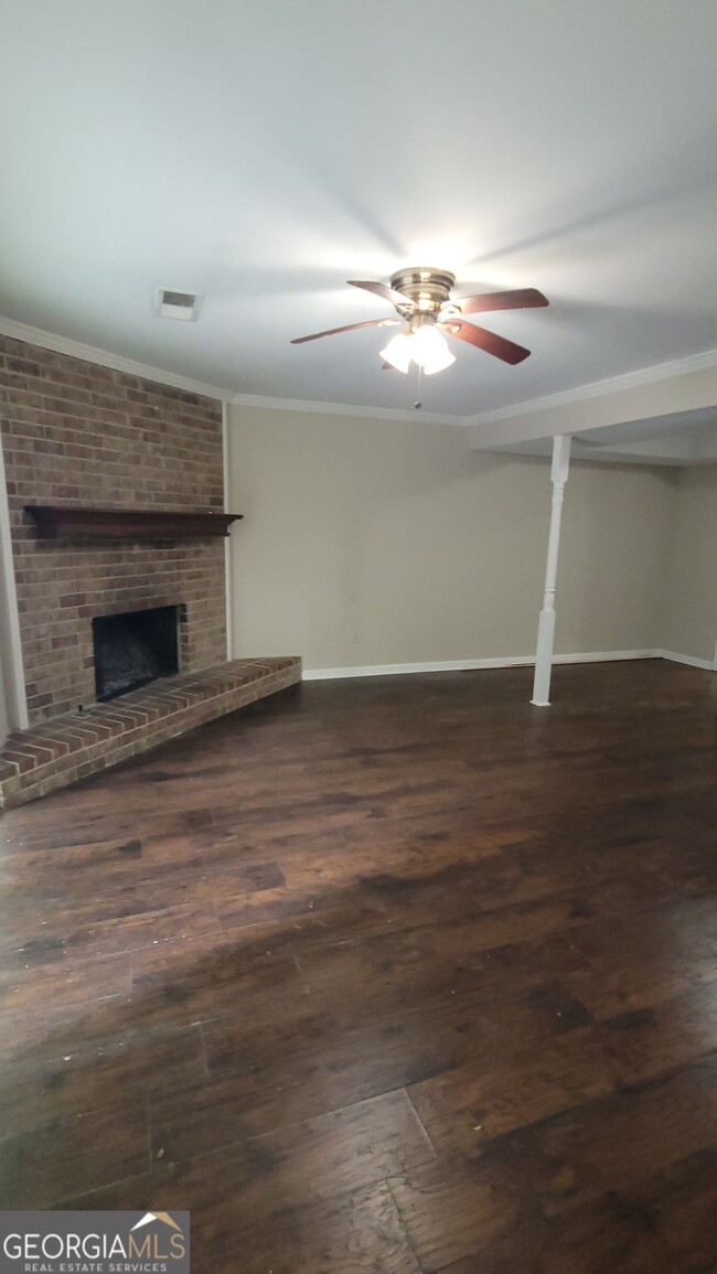 Building Photo - 1728 Twin Brooks Dr SE
