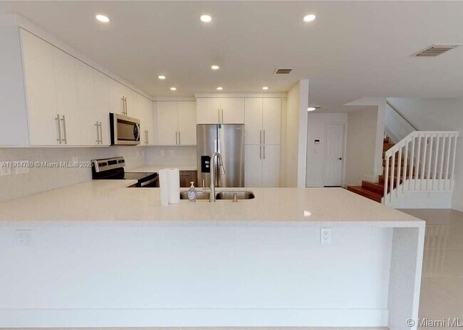 Foto del edificio - 5081 NW 116th Ct