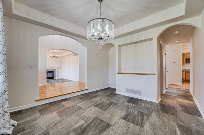 Foto del edificio - Elegant 3-Bedroom, 3-Bath Home in Prestigi...