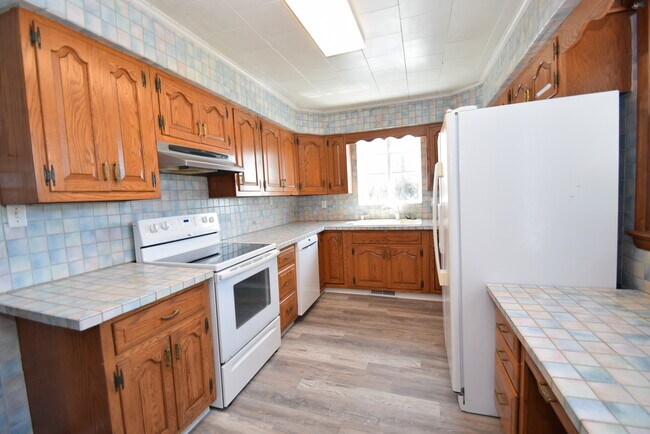 Cocina - 11933 Worcester Hwy