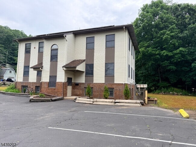 Foto del edificio - 48 Ringwood Ave