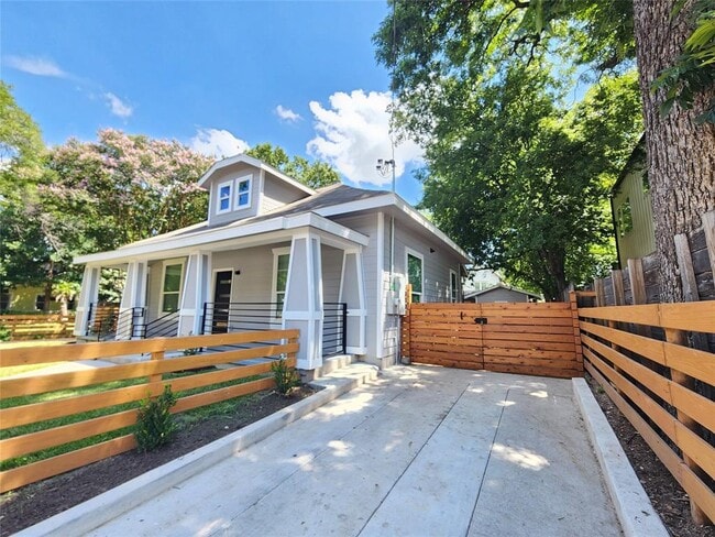 Building Photo - 1211 Willow St