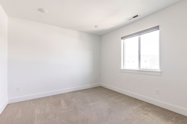 Building Photo - Brookside Home with beautiful views in Heber
