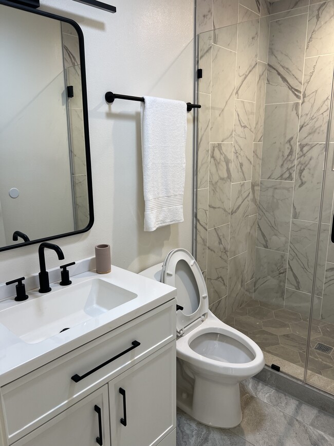 Building Photo - 233 Ashland Ave