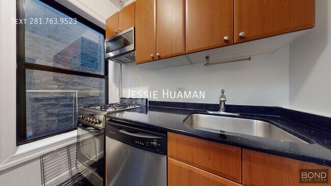 Foto del edificio - 229-231 East 12th Street -63A