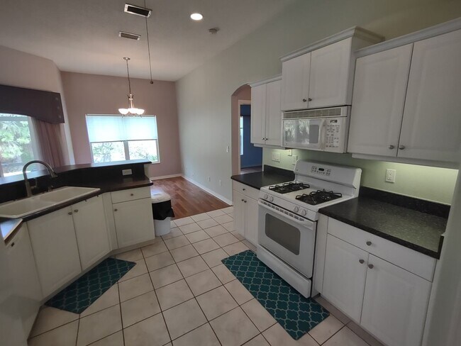 Building Photo - Beautiful 3 bedroom 2 bath home!
