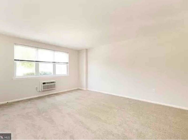 Building Photo - 3963 Rowena Dr