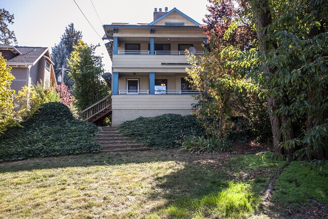 Building Photo - 805 State St