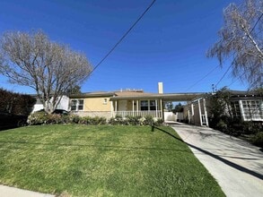 Building Photo - 4432 Bakman Ave