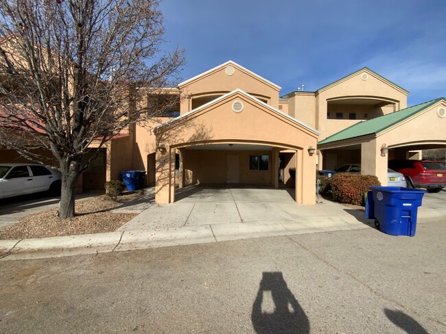 Building Photo - 3 Bedroom Town home Near 4th Street SW & B...