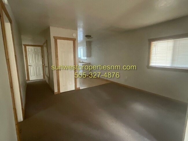 Building Photo - 2 Bedroom, 1 Bath Duplex