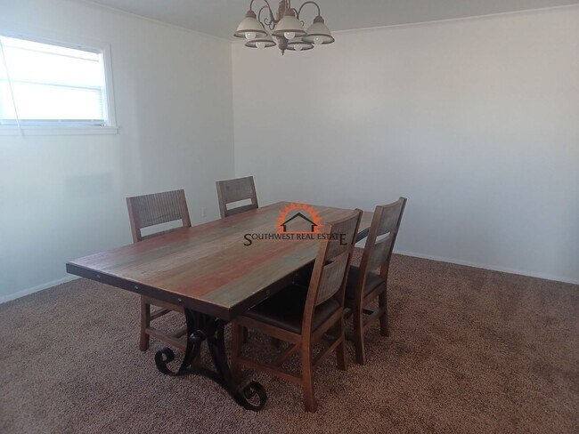 Foto del edificio - Spacious 4 bedroom 2 bath brick home