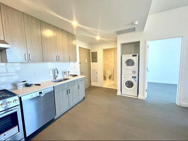 Foto del edificio - 8808 Justice Ave