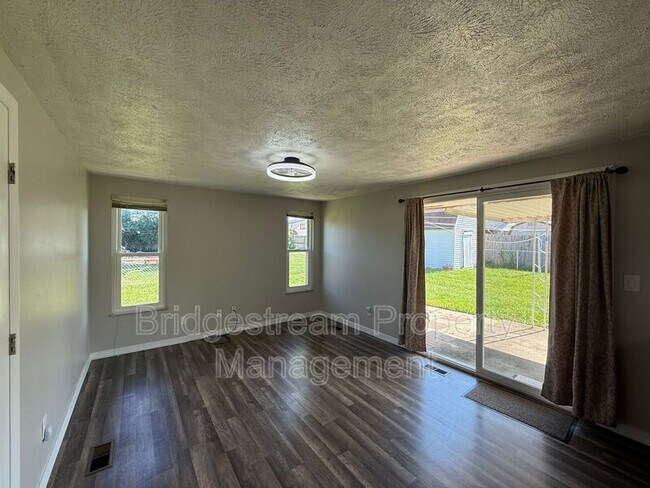 Foto del edificio - 7218 Old Troy Pike