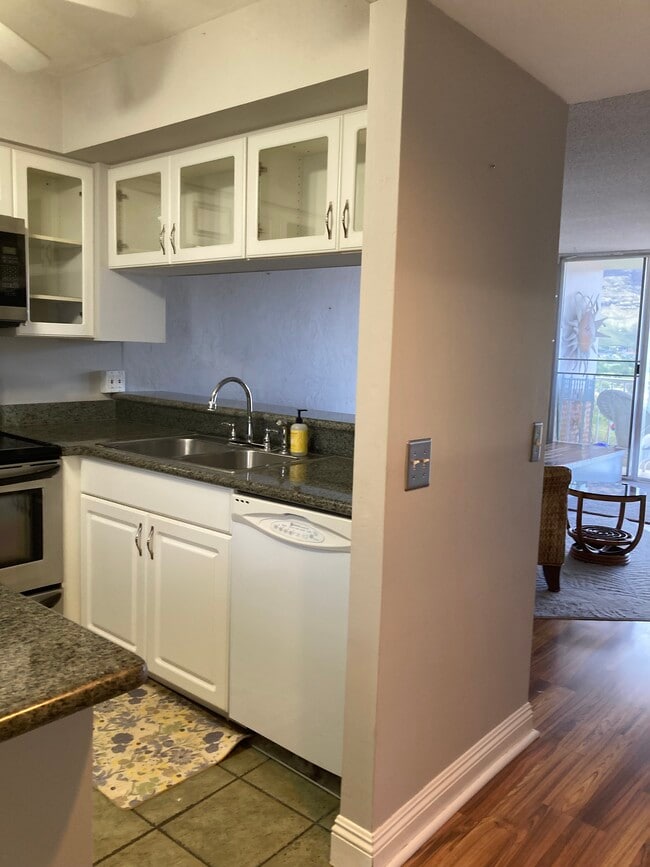 Kitchen - 84-680 Kili Dr