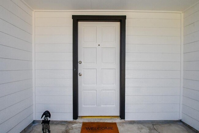 Building Photo - 15803 Timber Rock Dr