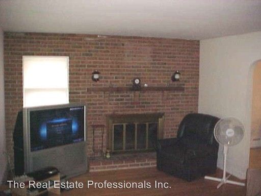 Building Photo - 702 W Race St