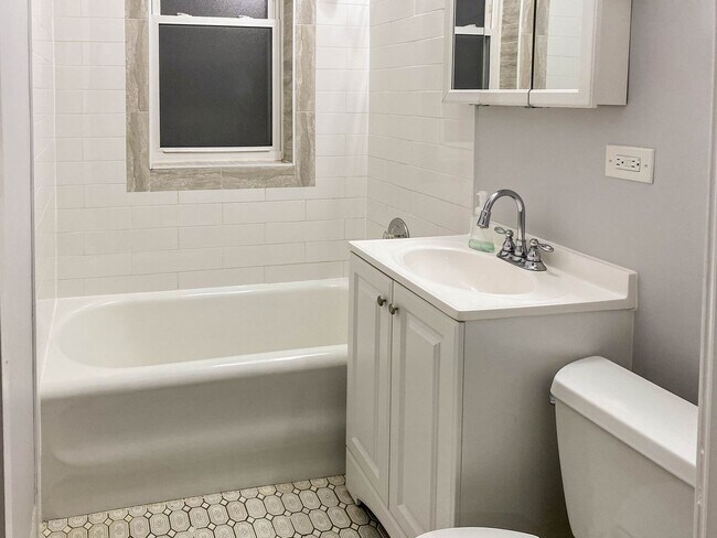 Foto del edificio - 3709 N Sheffield Ave