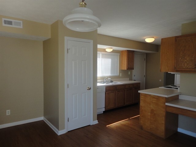 Foto del edificio - 4239 King Bird Ln