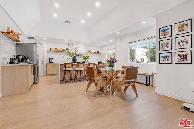 Foto del edificio - 367 S Oak Ave