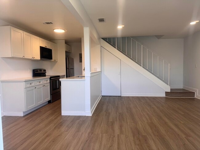 Building Photo - 805 Tiffany Dr W