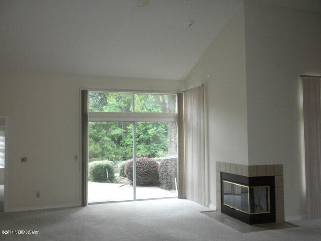 Building Photo - 3/2 Pond View in Pace Island!