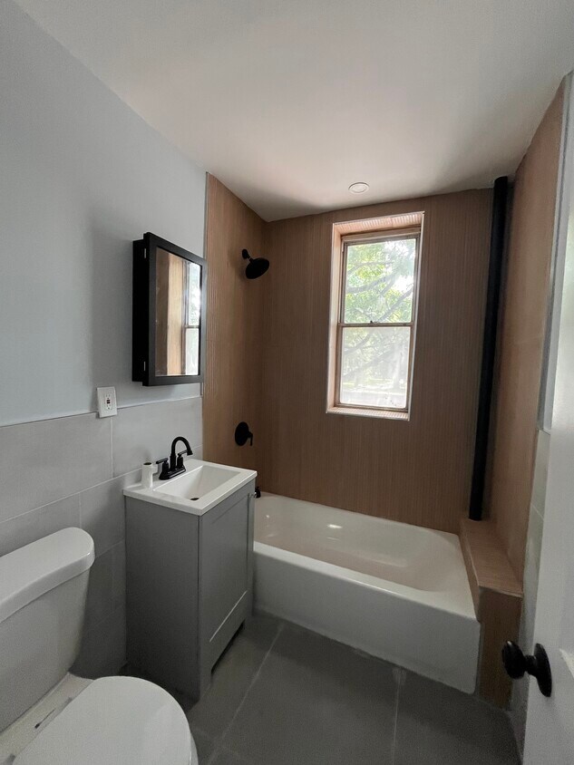 Foto principal - 121 Manhattan Ave