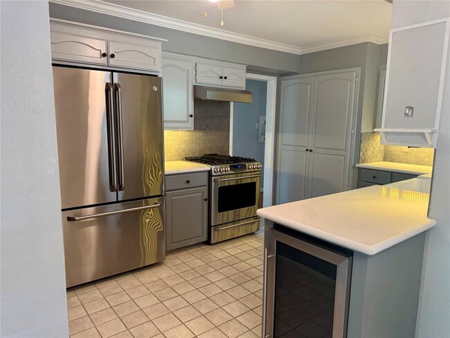 Foto del edificio - 4833 Hazelton St
