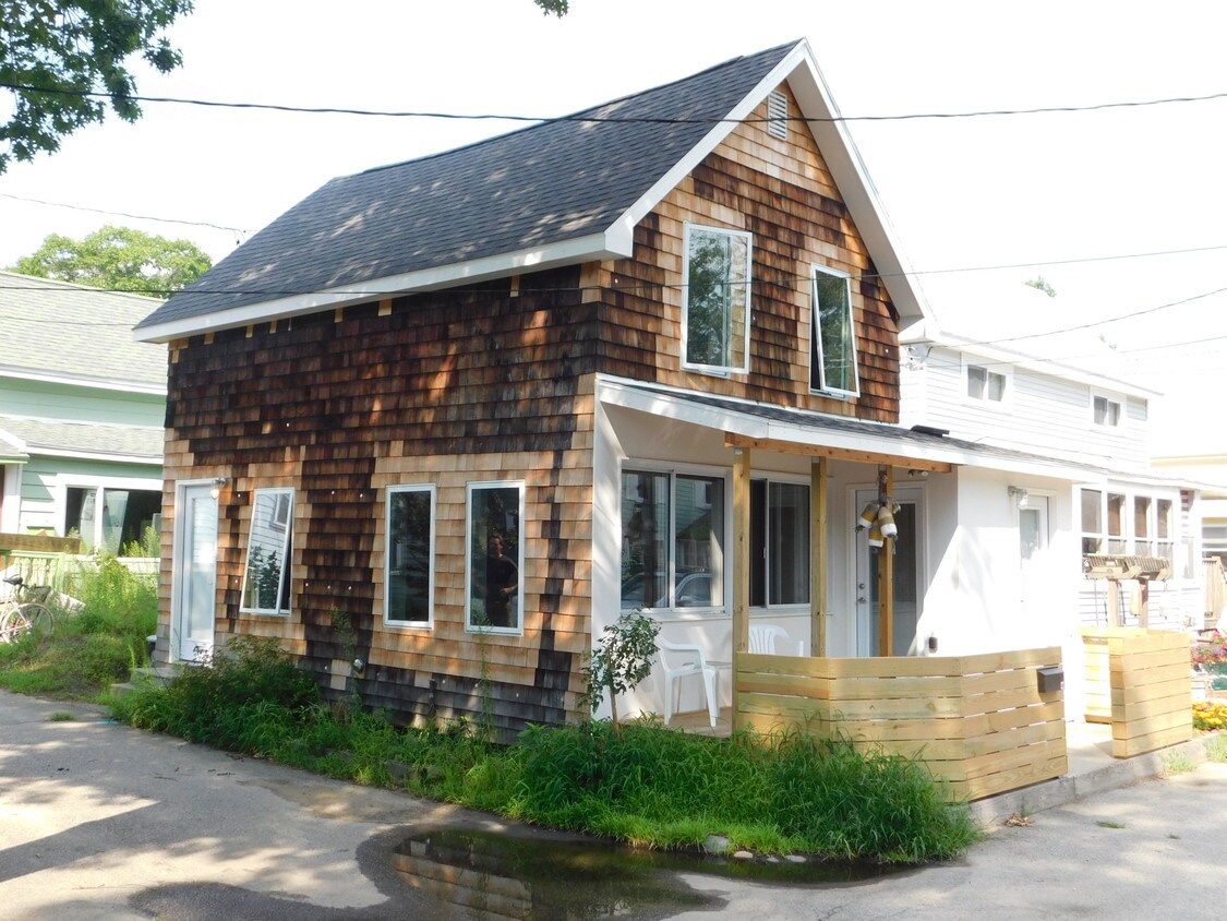 Primary Photo - 42 Evergreen Ave