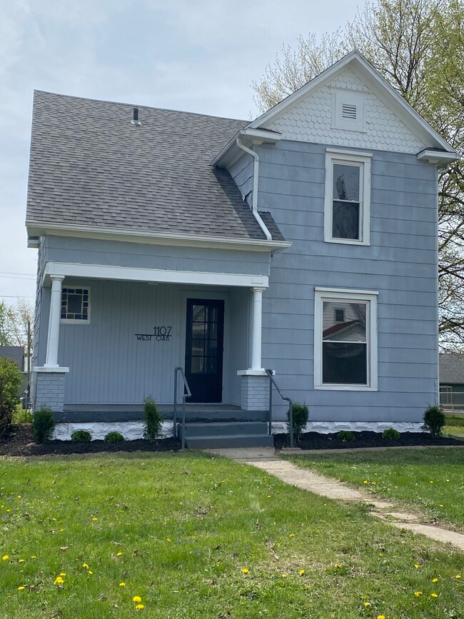 Building Photo - 1107 W Oak St
