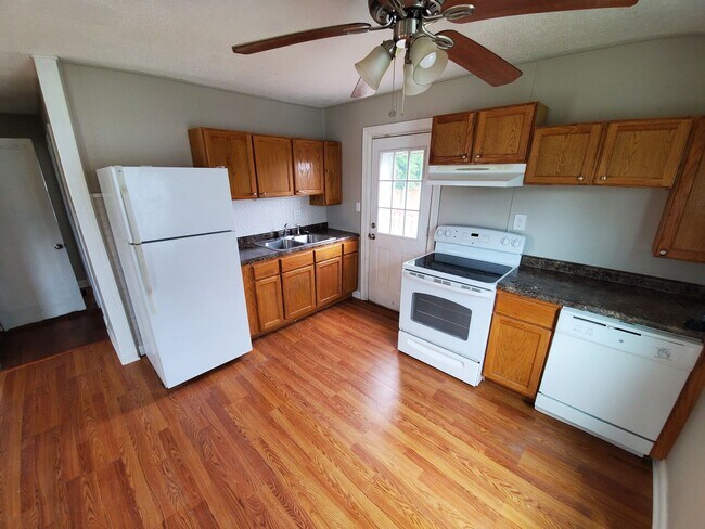 Foto del edificio - 4 Bedroom 1 Bath Home