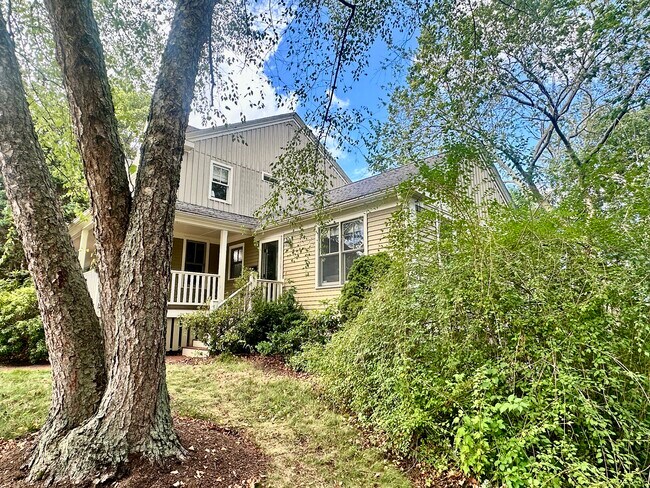 Building Photo - 19 Beech Glen St