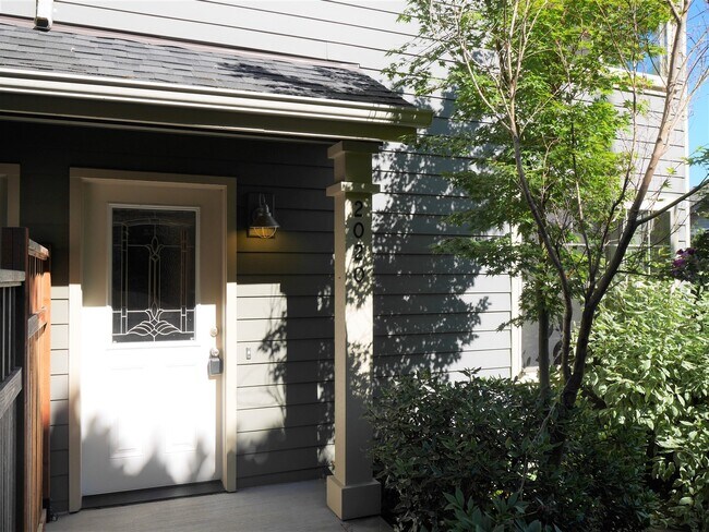 Foto del edificio - 4 Bedroom Townhouse Blocks from Seattle University